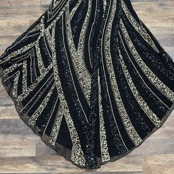 Ashley Lauren 11236 size 6 V Neck Slit Beaded Sequin Prom Dress Pageant Gown - Picture 7 of 15